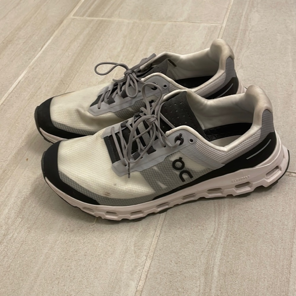 On Cloudvista Sneaker